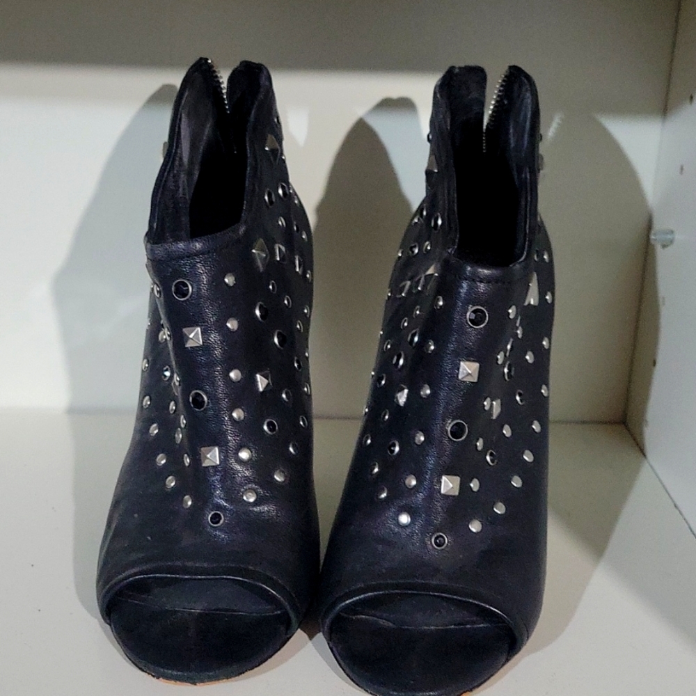 Vince Camuto open toe booties size 9
